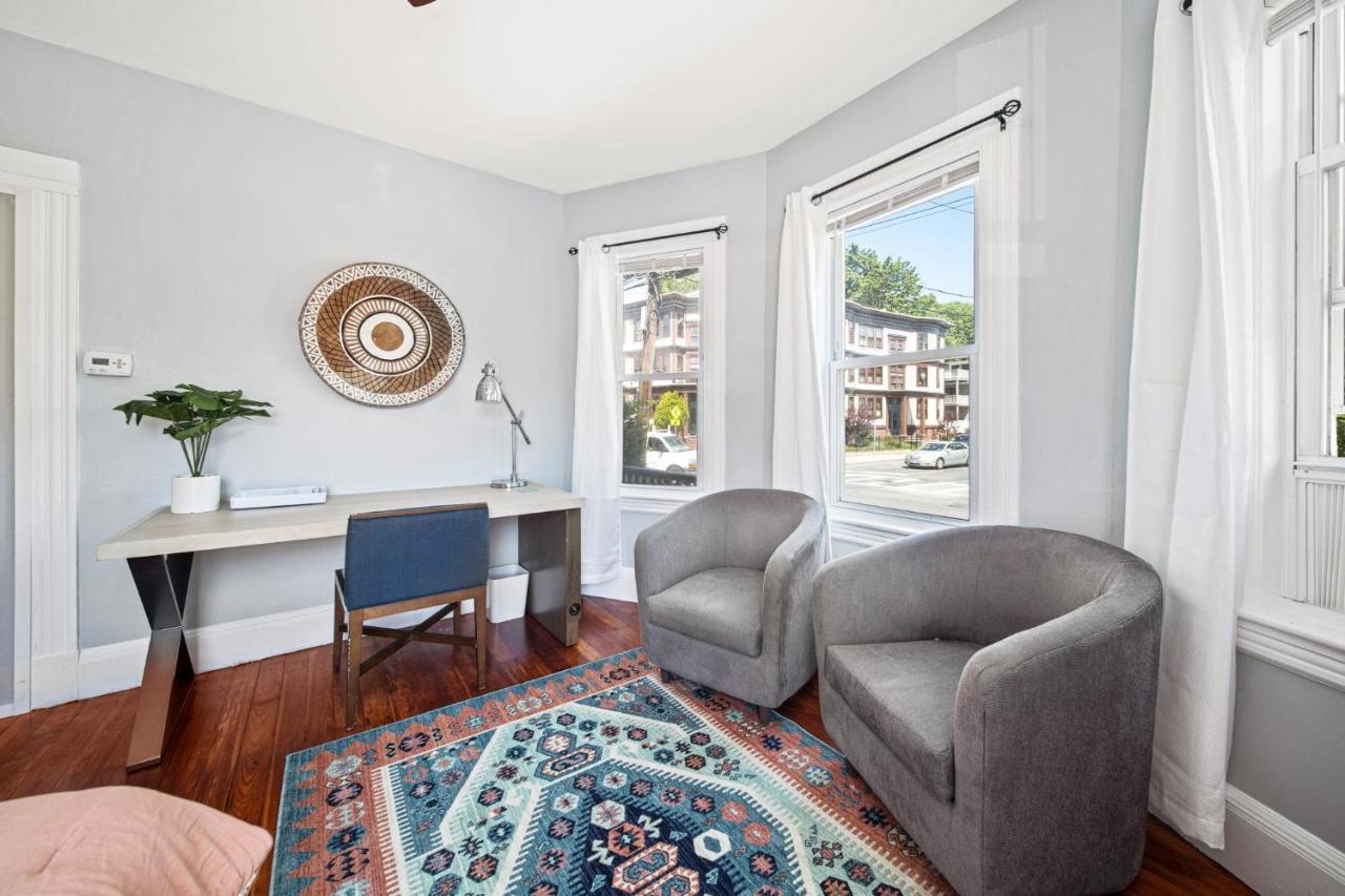 Cozy Up In 5Br Apt Near Charming Oak Square Boston Exteriör bild